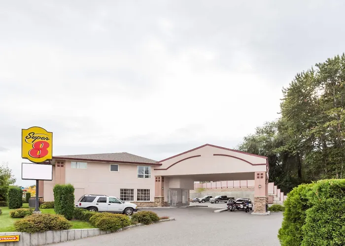 Super 8 By Wyndham Lake Country/Winfield Area Airport North