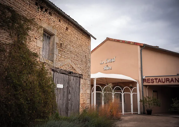 Logis Hotel & Restaurant Le Cheval Blanc Et Clovis