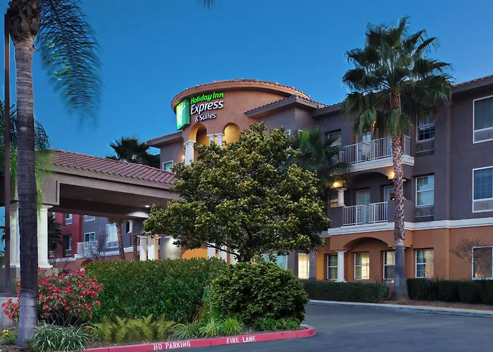Holiday Inn Express & Suites Corona By Ihg
