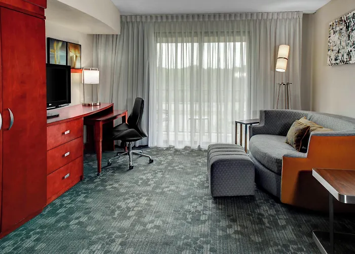 Courtyard By Marriott Anniston Oxford
