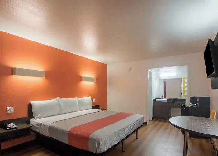 Motel 6-Paris, Tx