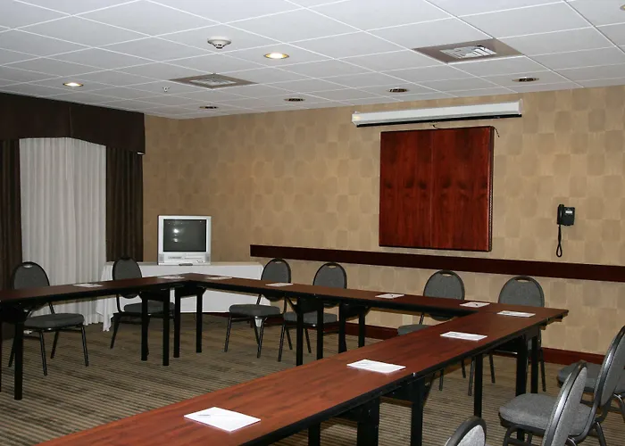 Hampton Inn & Suites Norfolk-Airport