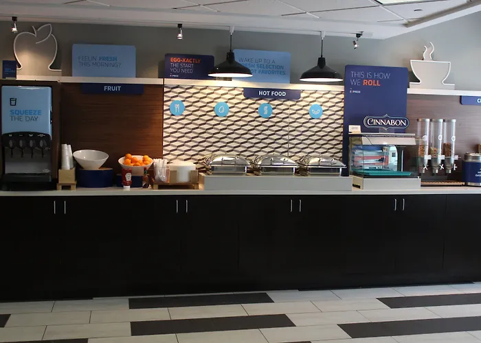 Holiday Inn Express & Suites Bradley Airport By Ihg