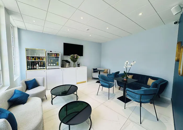 Kyriad Saumur Hyper Centre Hotel, Appartements, Seminaires Et Spa Soins Sothys Paris