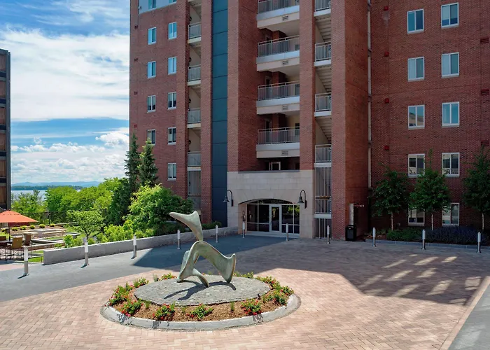 Courtyard Burlington Harbor Hotel