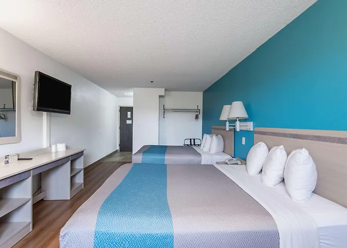 Motel 6-Lawrence, Ks