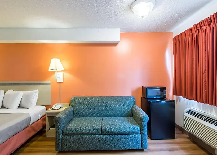 Motel 6-Lawrence, Ks