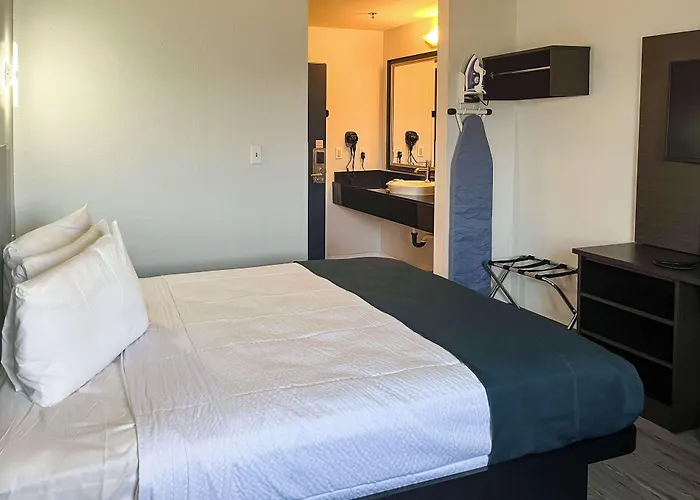 Studio 6 Suites Delano, Ca