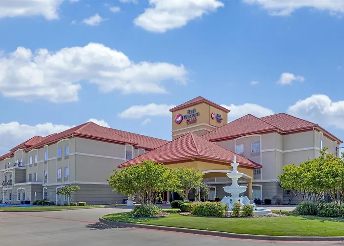 Best Western Plus Monica Royale Inn & Suites
