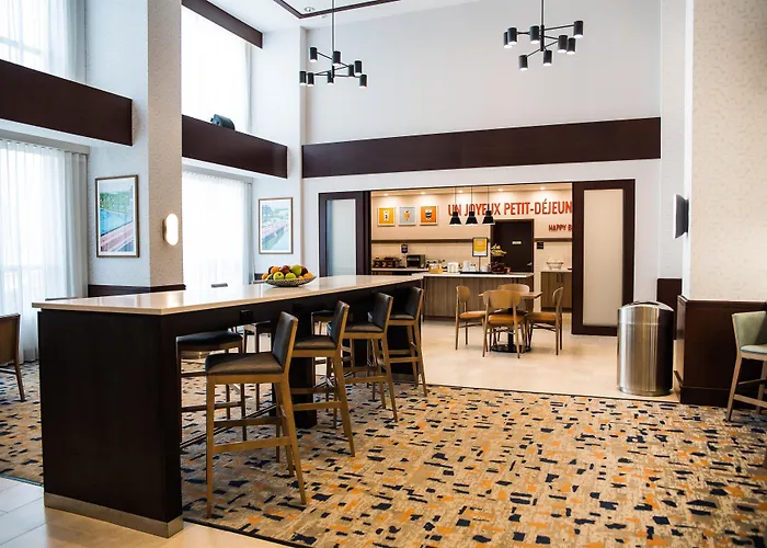 Hampton Inn&Suites Laval