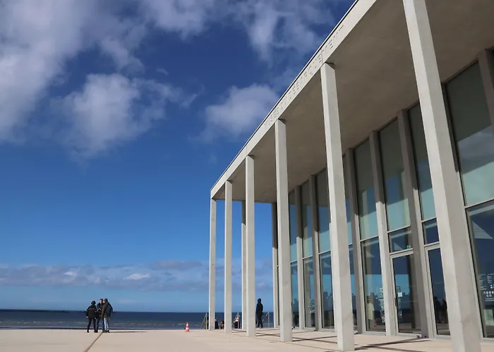Les Villas D'Arromanches, Teritoria