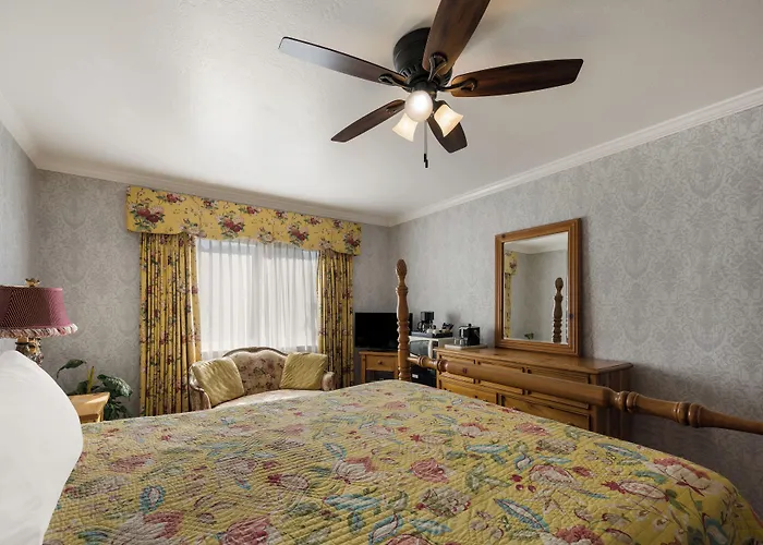 Carmel Inn & Suites