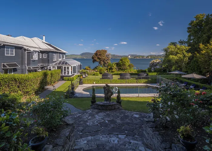 Black Swan Lakeside Boutique Hotel