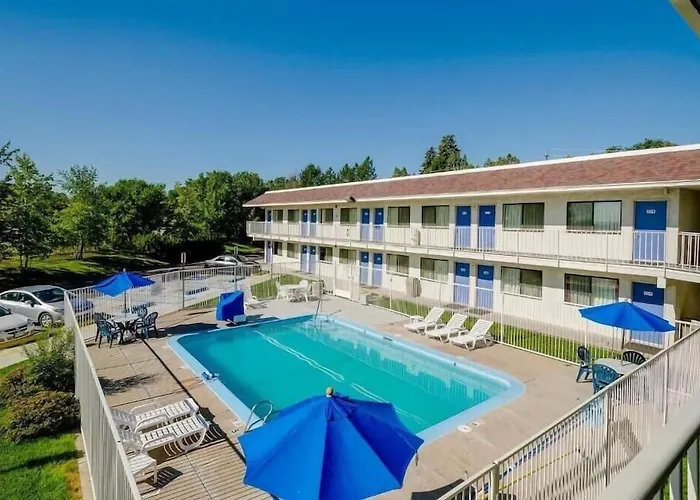 Motel 6 Thornton