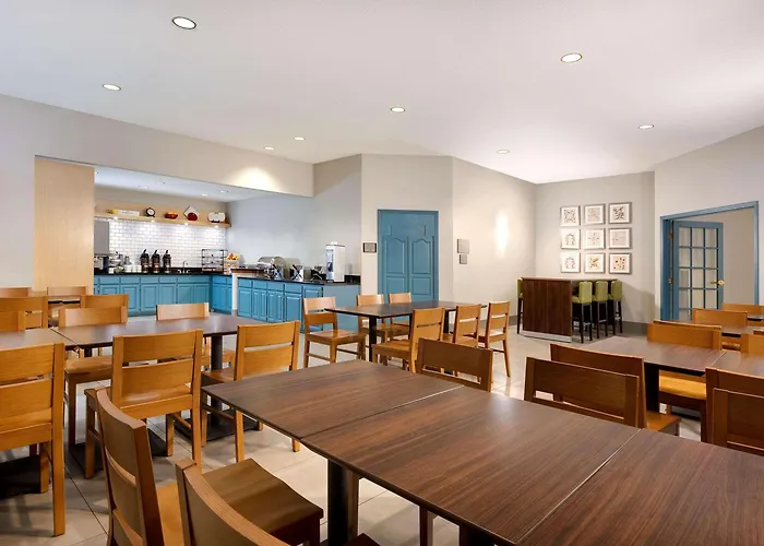 Country Inn & Suites By Radisson Albertville Near Outlet Mall