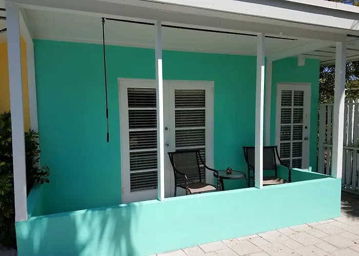 Alexander Palms Court - No Hidden Resort Fees! Key West