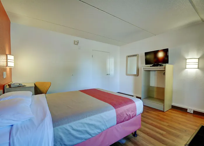 Motel 6-Chicopee, Ma - Springfield