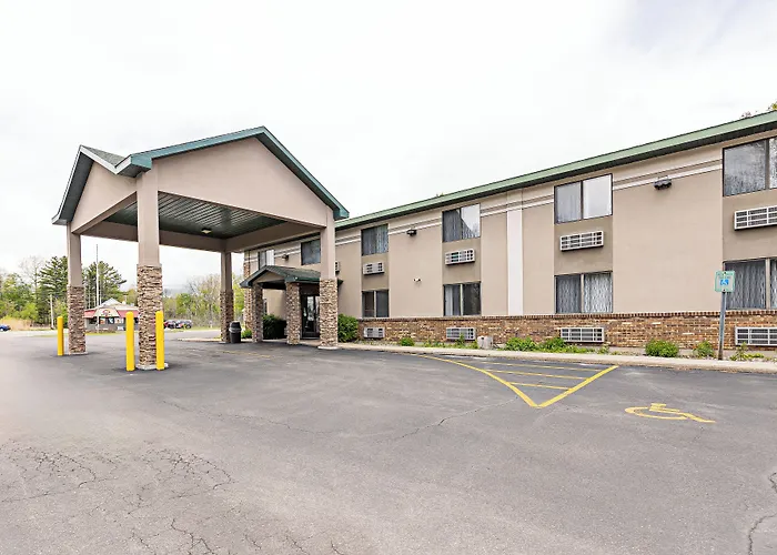 Quality Inn & Suites Marinette