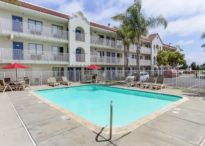 Hotel B5 -Watsonville