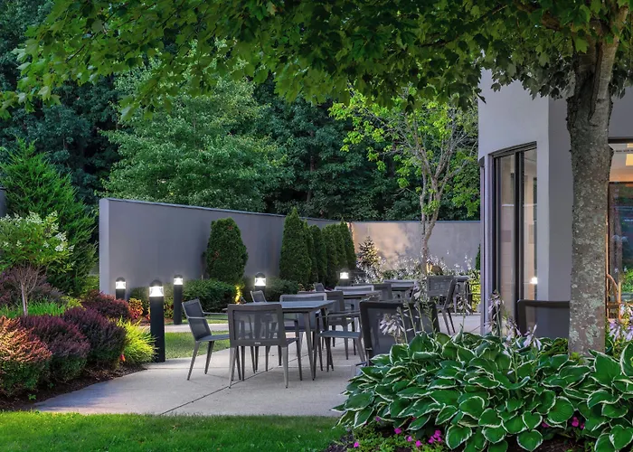 Courtyard By Marriott Providence Lincoln