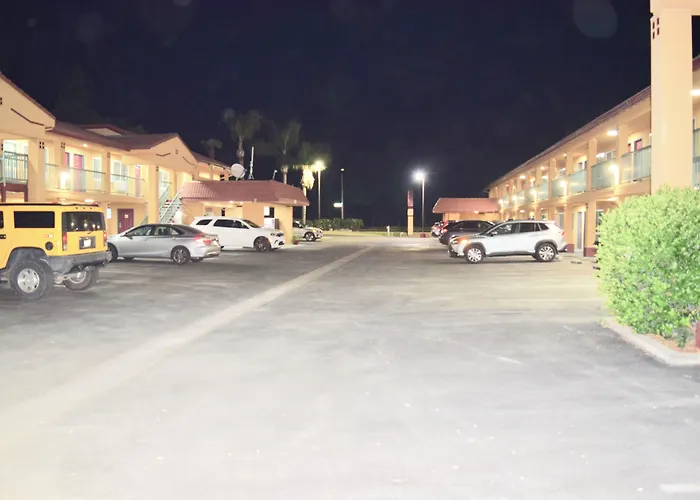 Super 8 By Wyndham Visalia