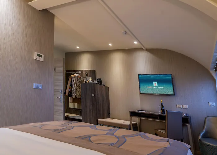 Smart Hotel Holiday