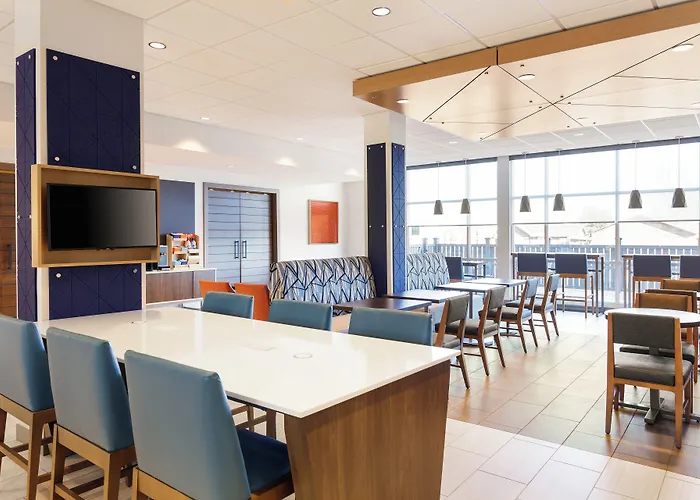 Holiday Inn Express Garden City East By Ihg