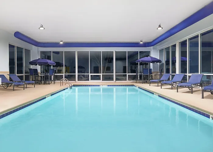 Holiday Inn Express & Suites I-26 & Us 29 At Westgate Mall By Ihg