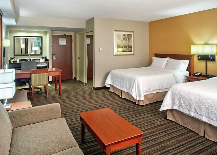 Hampton Inn & Suites By Hilton Toronto Airport