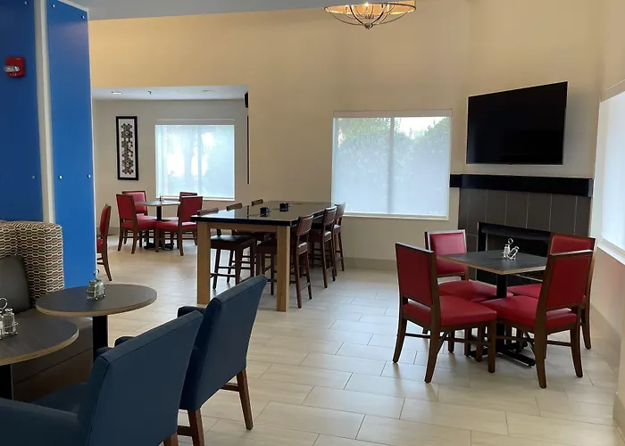 Holiday Inn Express Hotel & Suites Bluffton At Hilton Head Area By Ihg