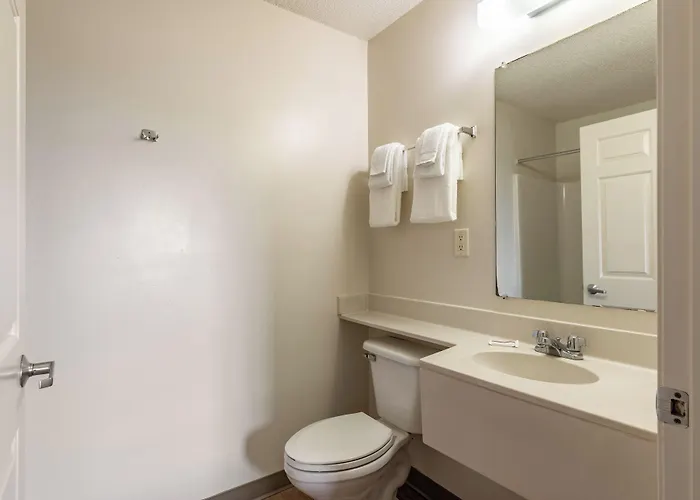 Hometowne Studios & Suites By Red Roof Charlotte - Concord