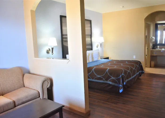 Super 8 By Wyndham Galveston