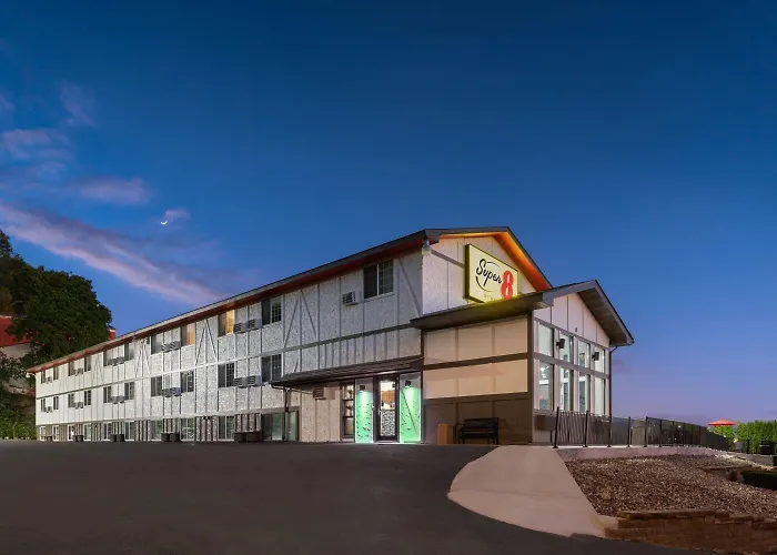 Super 8 By Wyndham Winona Mn