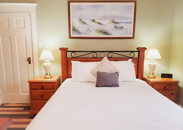 James Bay Inn Hotel, Suites & Cottage