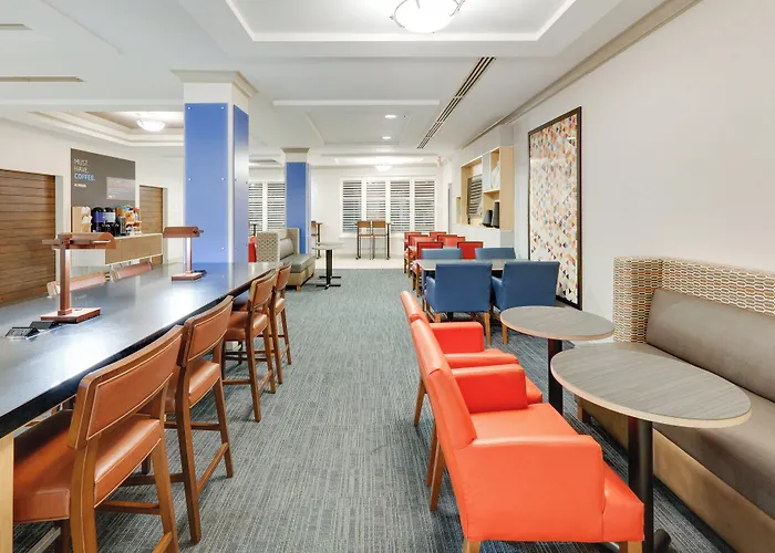 Holiday Inn Express Hotel & Suites Dublin By Ihg