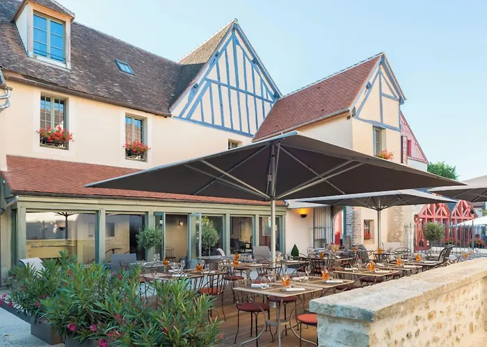 Hôtel Aux Vieux Remparts, The Originals Relais Provins