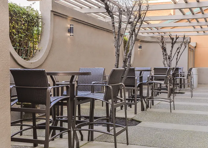 Holiday Inn Express & Suites Elk Grove Central - Hwy 99 By Ihg