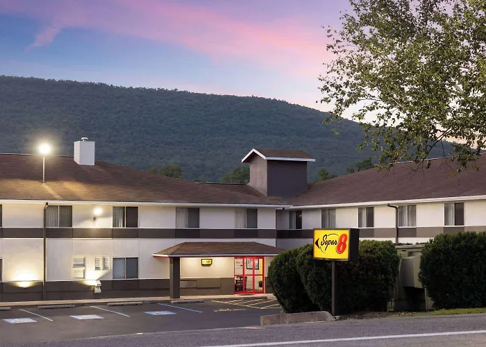 Super 8 By Wyndham Burnham/Lewistown