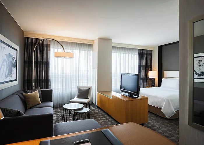 Renaissance Chicago O'Hare Suites Hotel