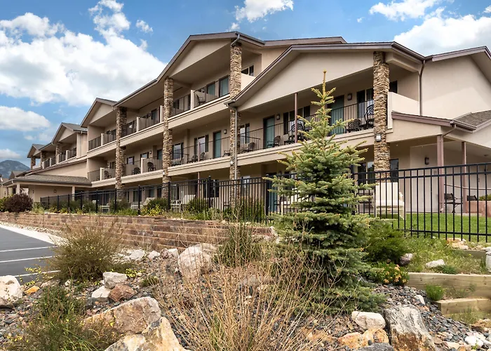 Best Western Plus Silver Saddle Inn