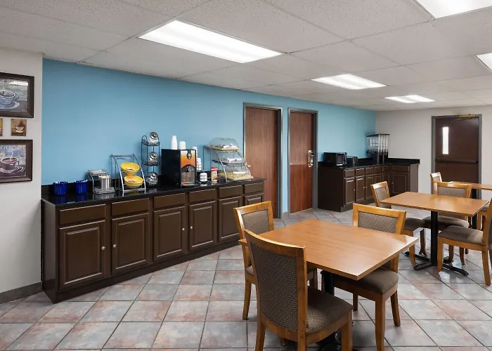 Days Inn By Wyndham Phenix City Near Fort Benning