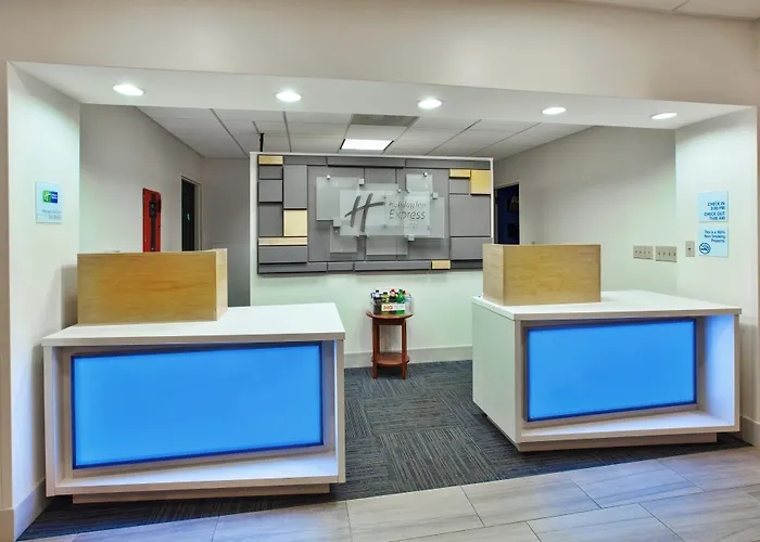 Holiday Inn Express Hotel & Suites Manchester Conference Center By Ihg