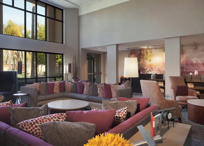 Courtyard By Marriott Oakland Airport