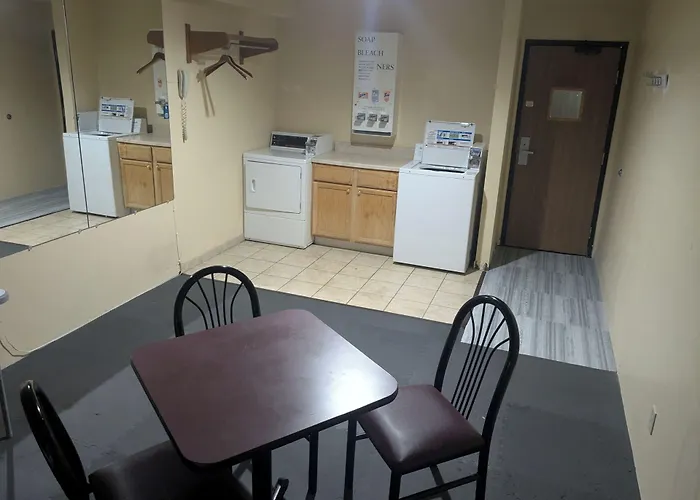 Super 8 By Wyndham Altoona