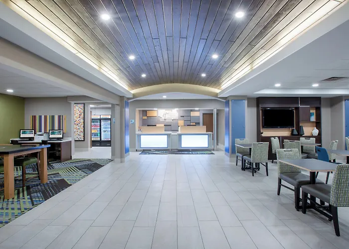 Holiday Inn Express Hotel & Suites Columbus By Ihg