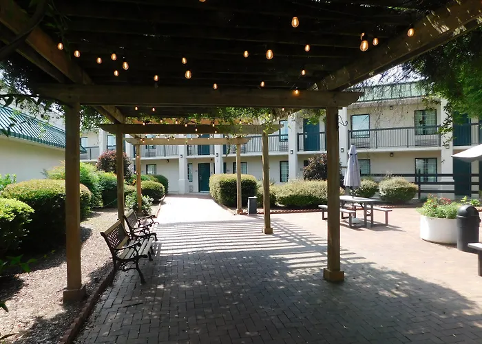 Quality Inn & Suites Hanes Mall Winston-Salem