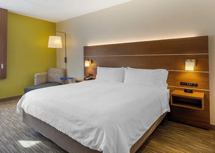Holiday Inn Express Hotel & Suites Harrison