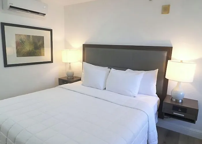 Lamplighter Inn & Suites