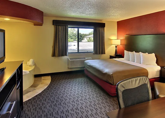 Blossom Hotel & Suites Traverse City