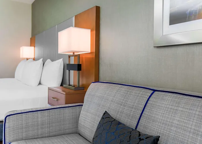 Doubletree By Hilton Atlanta Airport Hotel College Park